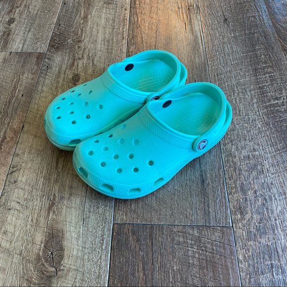 turquoise blue crocs